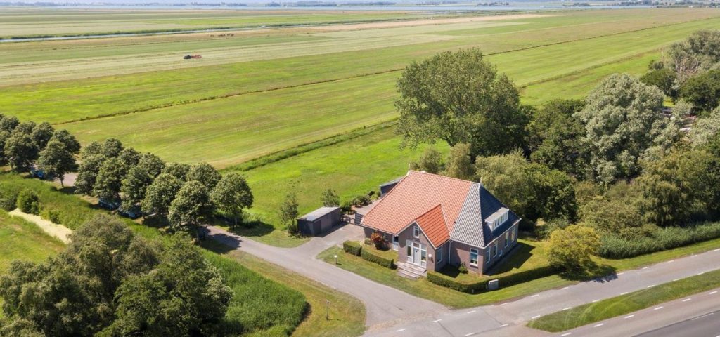 Deze grote villa is onze luxe vakantiehuis in Friesland.