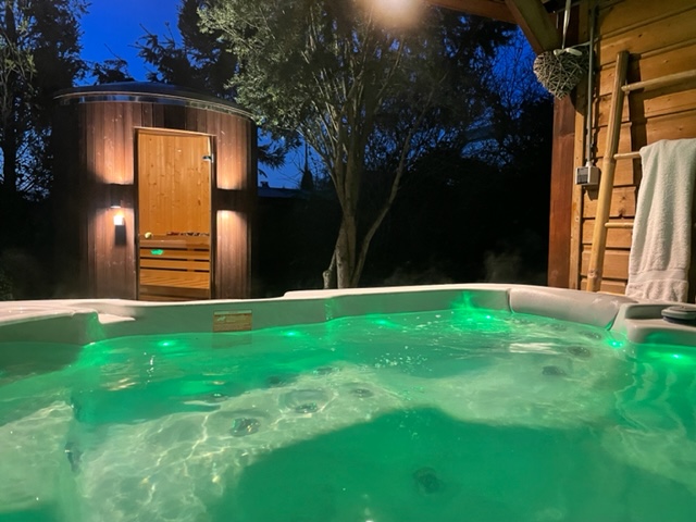 Deze vakantievilla in Nederland heeft een sfeervolle jacuzzi en sauna!