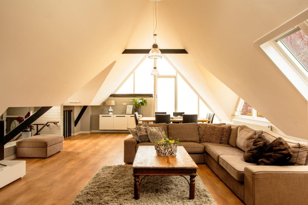 De ruime huiskamer van de prachtige villa in Rijs, Friesland, uiteraard ook zeer geschikt voor 8 personen. 